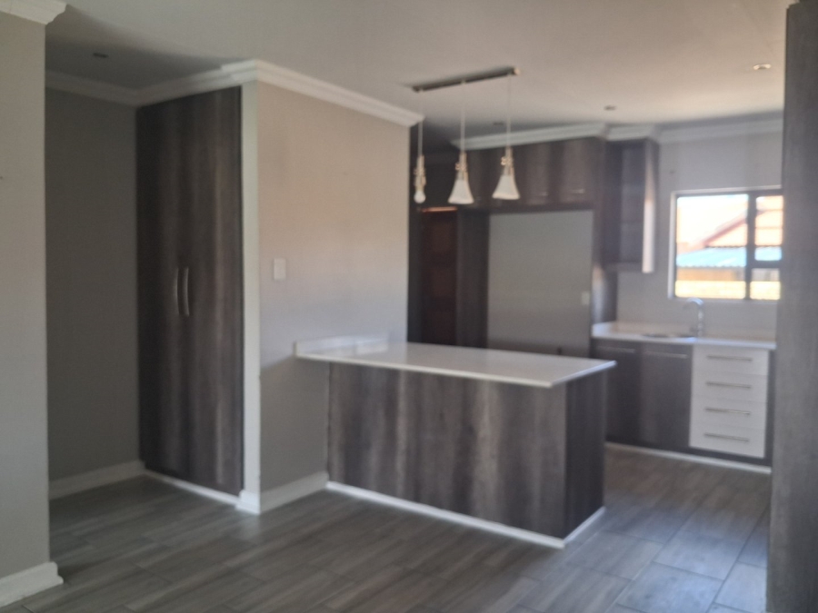 To Let 3 Bedroom Property for Rent in Hillside Free State